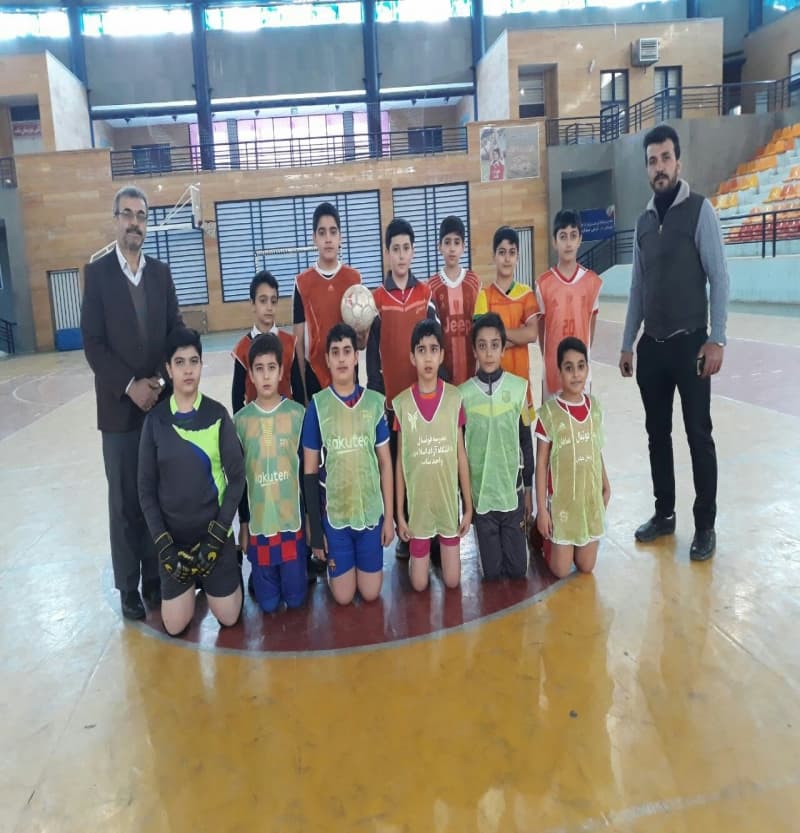 دانش آموزان عزیز نورِمعلّم بناب در سالن ورزشی